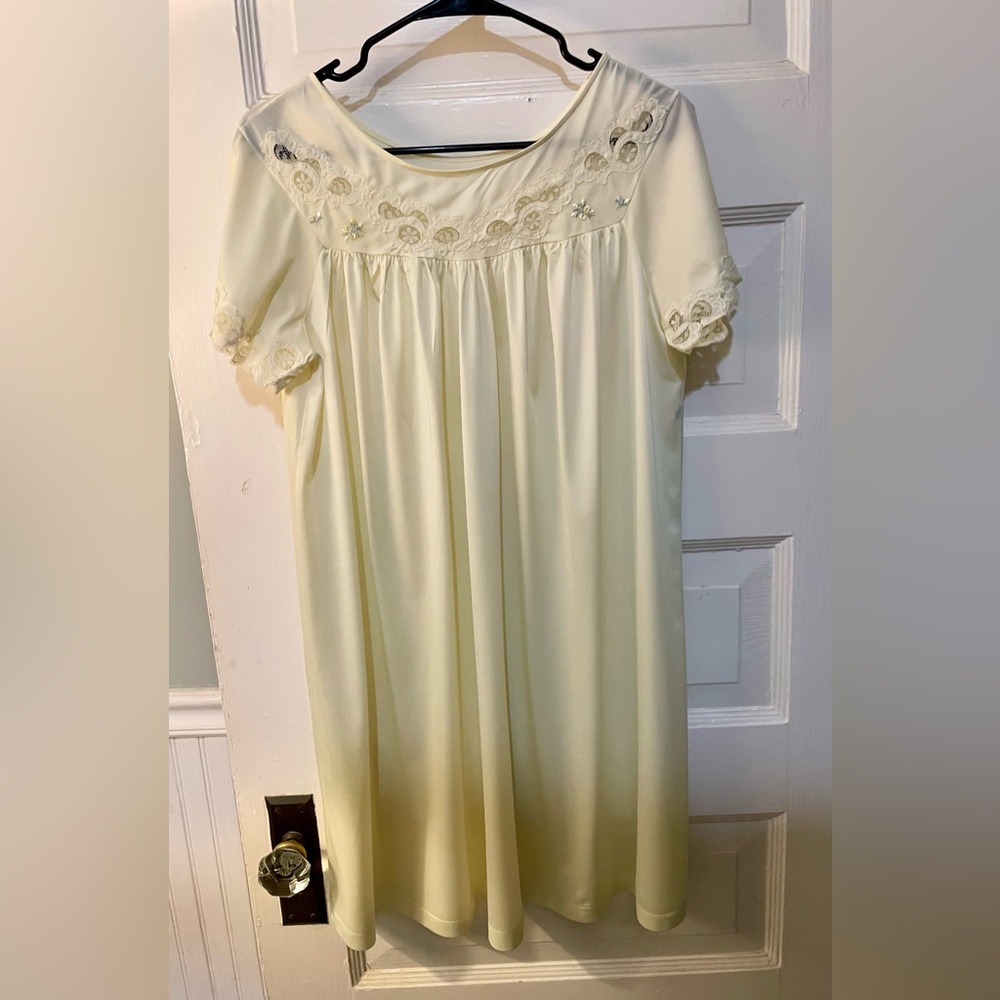 Vintage Shadowline Butter Yellow Nightie with Embroidered Details, Size Medium